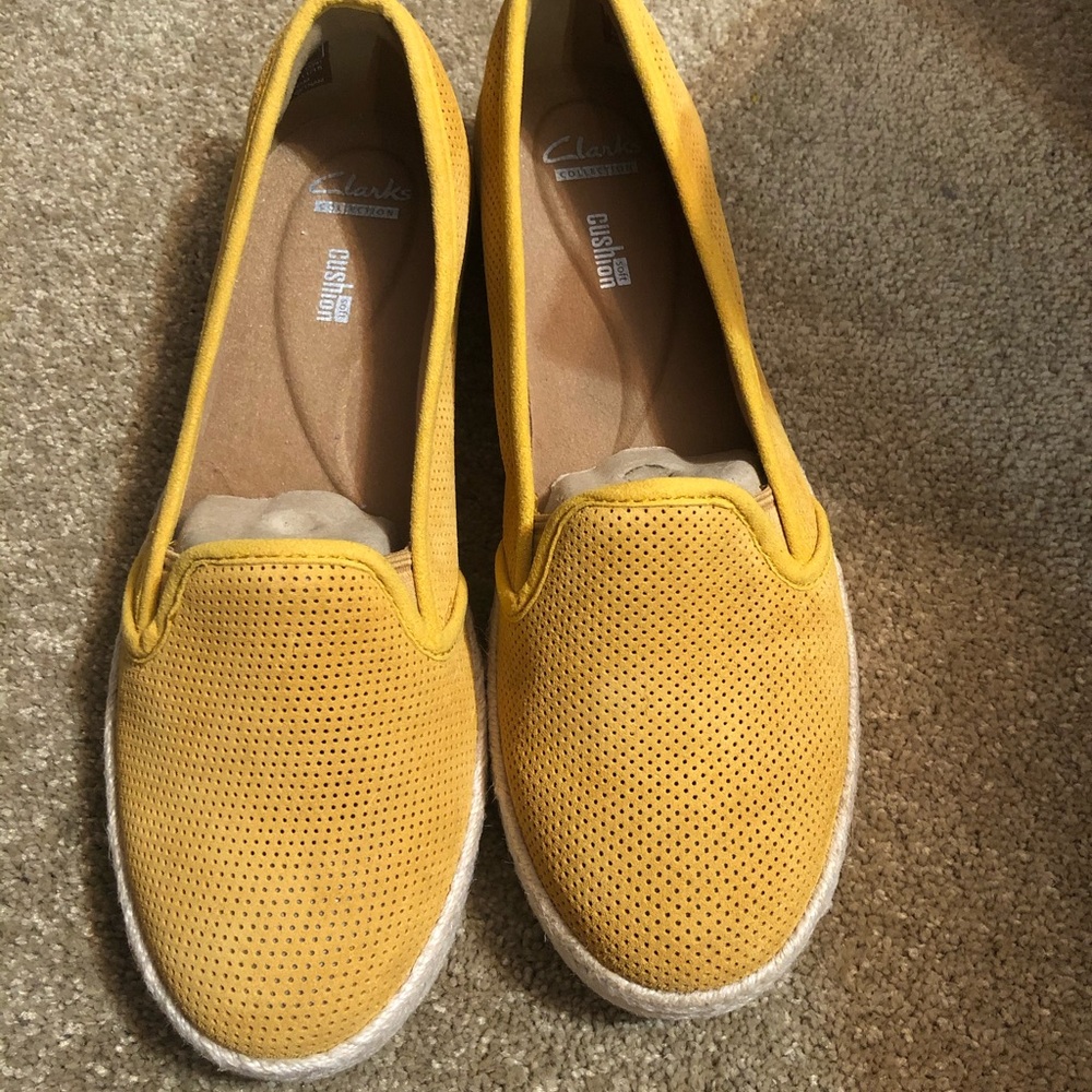 Clarks Slip On💛 - Picture 5 of 8